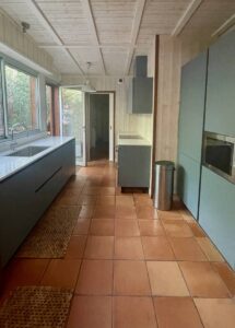 cuisine en laque mate bleue